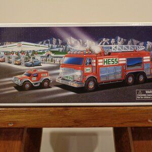 2005 HESS EMERGENCY TRUCK WITH RESCUE VEHICLE